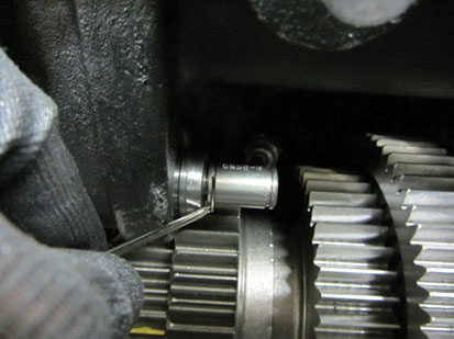 _Graphics/Web/TRSM0970_Lubricant Tube Disassembly & Removal 4.jpg